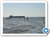 Ein Containerschiff an der Nordsee
